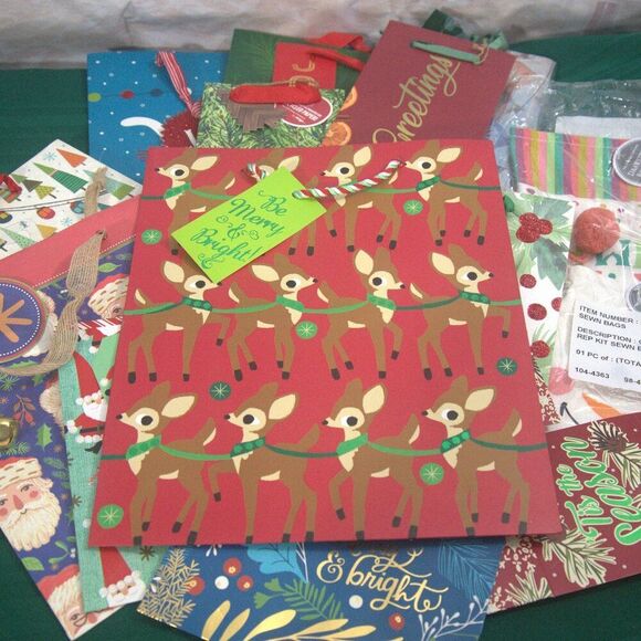 Premium Christmas Gift Bag Bundle Set of 14 - Picture 8 of 9